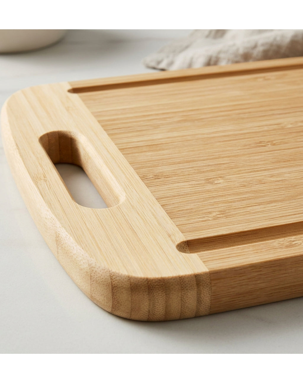 Sokvu Reversible Bamboo Cutting Board 18 x 12 Inch with Handle Slot - Detail view